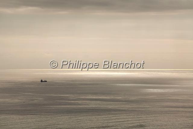 Portugal Acores 09.JPG - Portugal, Açores, île de São Miguel, Mosteiros, bâteau au coucher de soleil